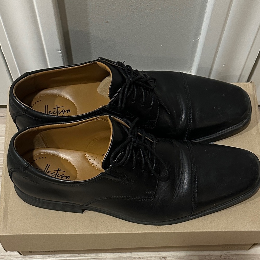 Clarks Men's Classic Black Dress Shoes - Picture 2 of 6